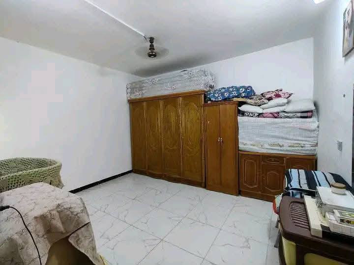 مشتمل مساحه 100 متر بحي الحكيم  علا شارعين شارع زرزور وشارع عطوف غرفه وهول ومطبخ وستقبال 
وصحيات داخليه وخارجيه سند 25 مسجل بلديه 
شارع 10  لارضيه سيراميك السقف صب مسلح 

السعر 19 بيه مجال الشراي  
الستفسار ***********
