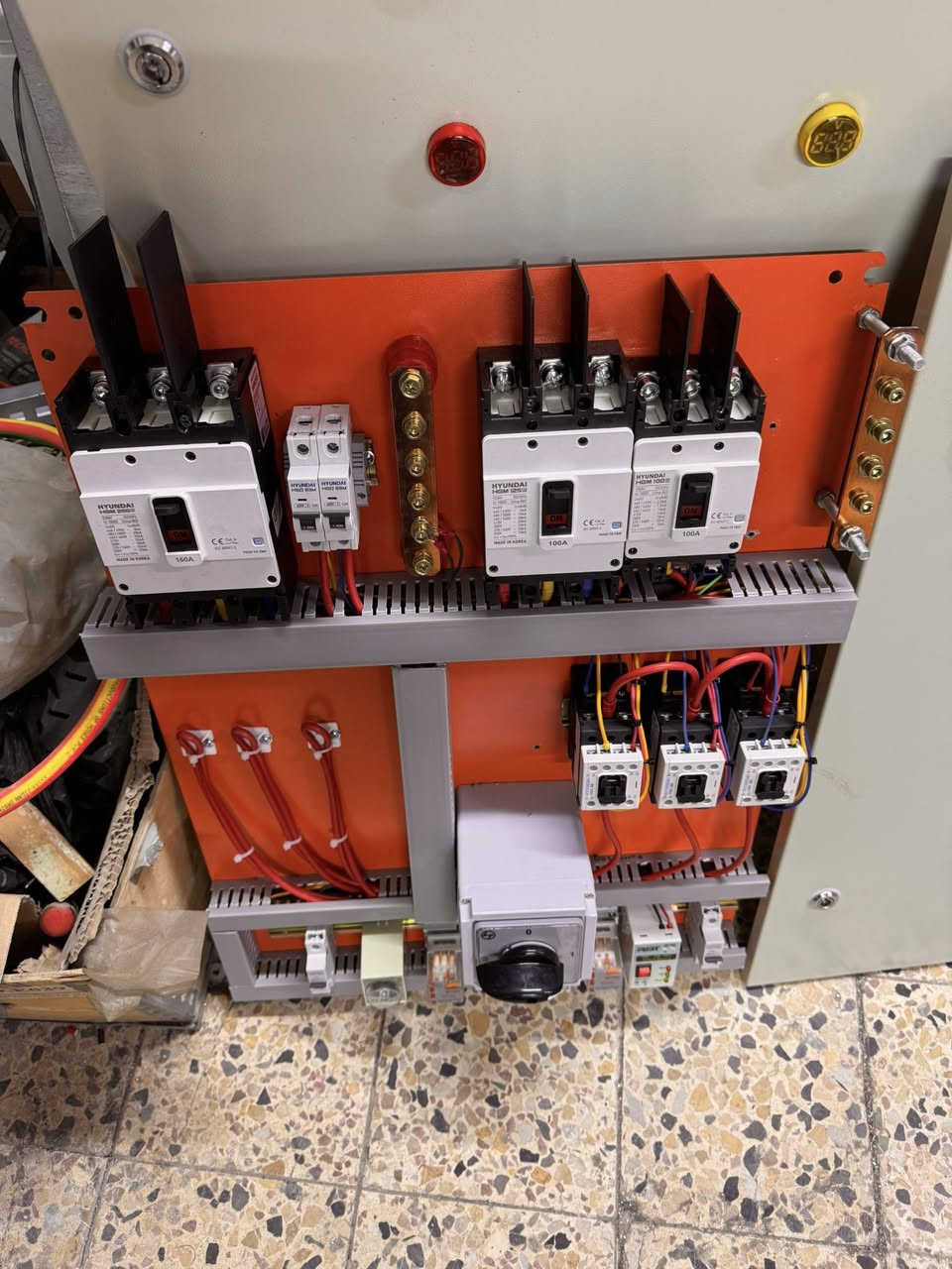 ⁨ الحمد لله
تم اكمال بورد ATS ثلاث مراحل 
وطني + مولد خارجي + مولد منزل 
ابعاد البورد 800*600*250
الدخول اعلى يسار والخروج اعلى يمين 
بإشراف المهندس حسين علي 
لصناعه البوردات الكهربائية بشكل احترافي 
البصرة-***********
#كهرباء #العراق #basra #آلبصرة #cotrol #بغداد #اكسبلور #بغداد #كربلاء #دوائر_كهربائية #تايمر_كهربائي #مهدسين #كهربائي #electrical #engineer #power⁩
