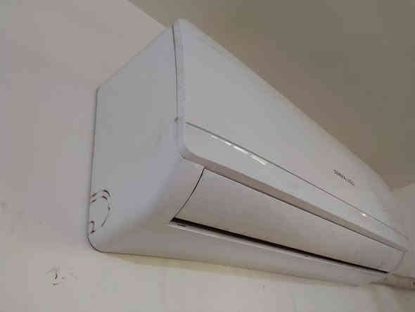 السلام عليكم سبلت ٢ طن تدفئه تبريد اسمه موجود بالصوره جديد نظيف للبيع 
اذا شراي اتصل .***********
