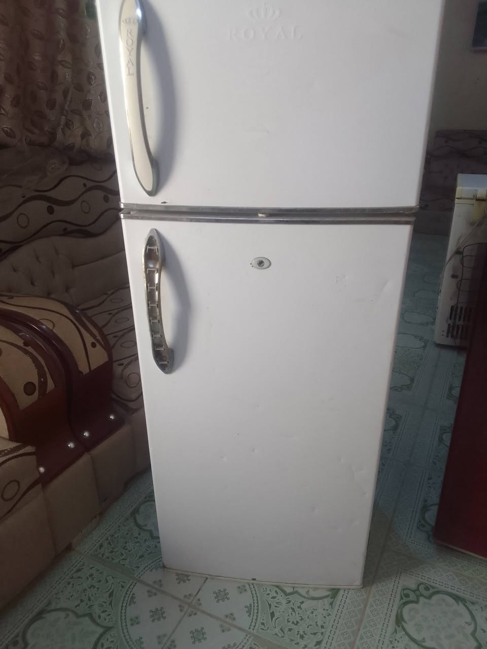 البيع والشراء يراسلني لولا يخابرني ***********
