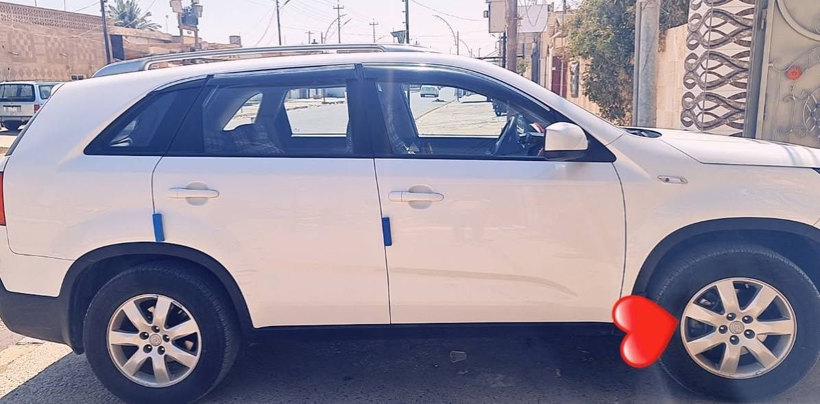 سورينتو 2011 المقدس 
كل السيارة ع وضع الشركة الحمد لله 
ماشية 92 الف حقيقي 
محرك 2000 دوش
لون صدفي 
7. راكب أكياس الشركة بعدها بالمقاعد 
شاشة & رقم بغداد باسمي تحويل مباشر 
اطارات حدادية  مكفولة 
السيارة خير من الله ع وضع الشركة 
السيارة مكفولة الحمد لله 
بيهة طخة بسيطة و ع ايدي عمرتها 
سعرها ب 159 $ ورقة بيها مجال للطيبين
للاستفسار غير متواجد فيس بوك
***********
***********
