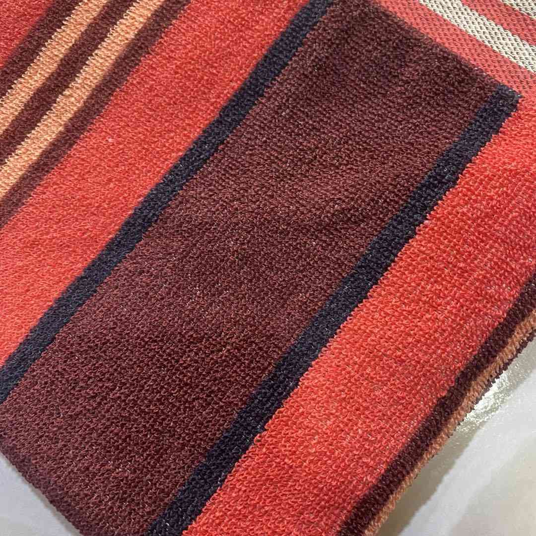 منشفة حمام درجة ثانية 
بسعر 4000
يوجد توصيل 🚚


**إذا كنت صاحب هذا الإعلان وتريد حذفه لأي سبب، رجاءا أرسل رسالة إلى الدعم الفني**