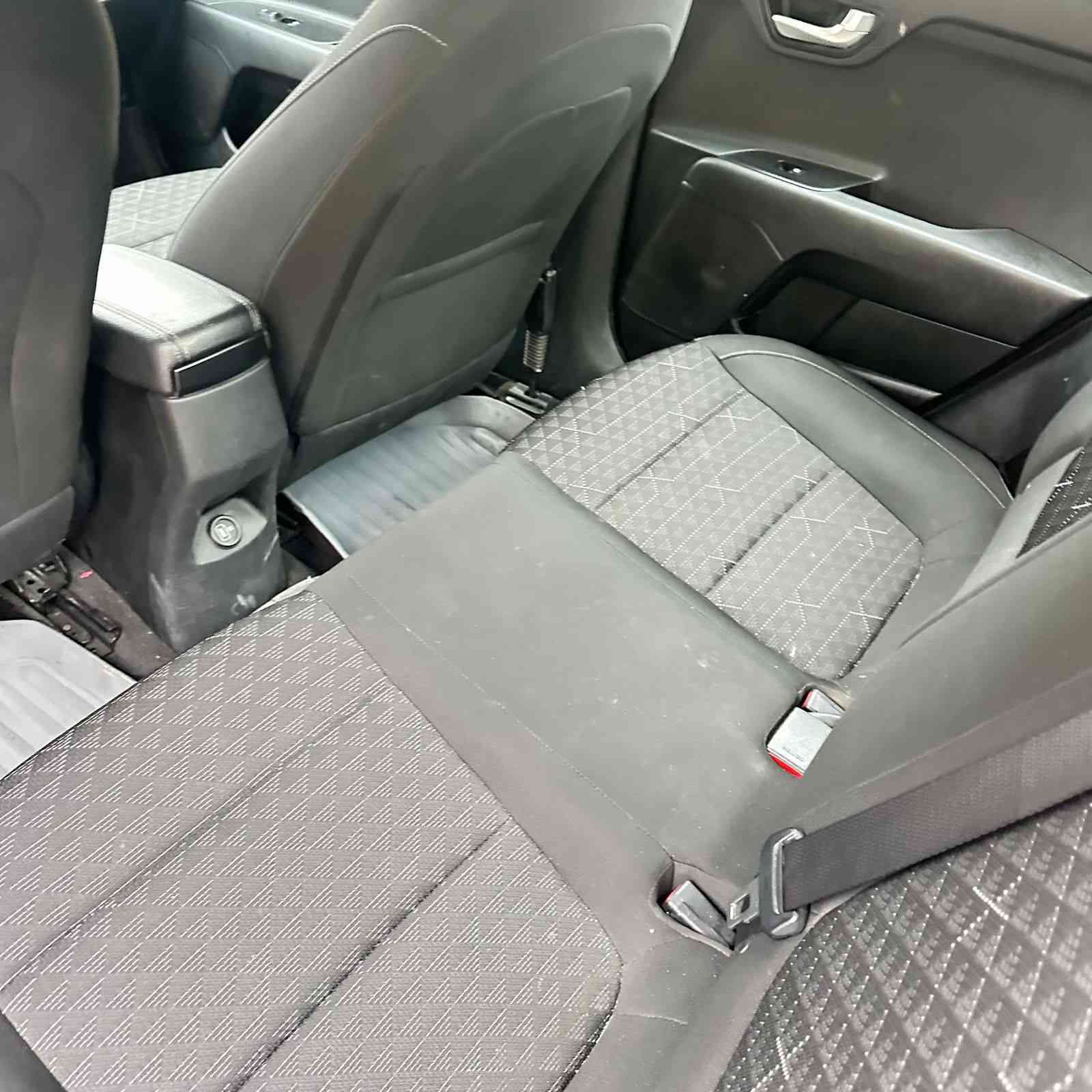 السلام عليكم 
كيا ريو 2023 للبيع حادث خفيف بدون ايرباك
رقم وسنوية جديد هزة جديده مواصفات نص فول معروفه 
سعرها 128$ للتواصل ***********
***********
