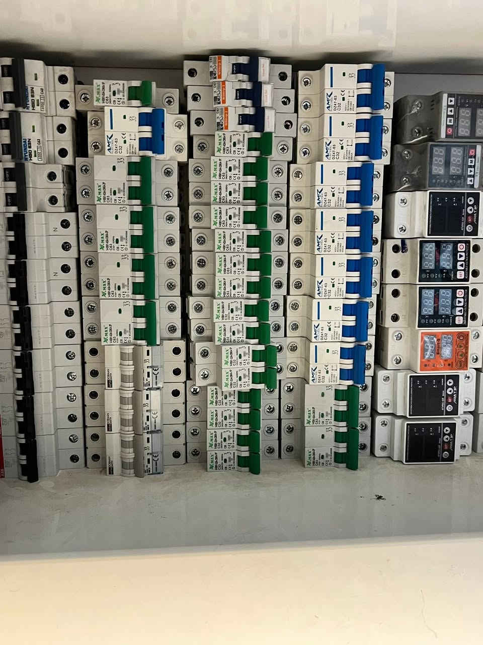 توفرت جميع مستلزمات الطاقه الشمسيه بأسعار مناسبه جداً وضمان☀️✅

جوزات✅ 
قواطع✅
بوردات ✅
كواتم الواح✅
كلامب دبل برغي✅
كلامب المنيوم✅
للاستفسار والحجز الاتصال على الرقم:
***********
