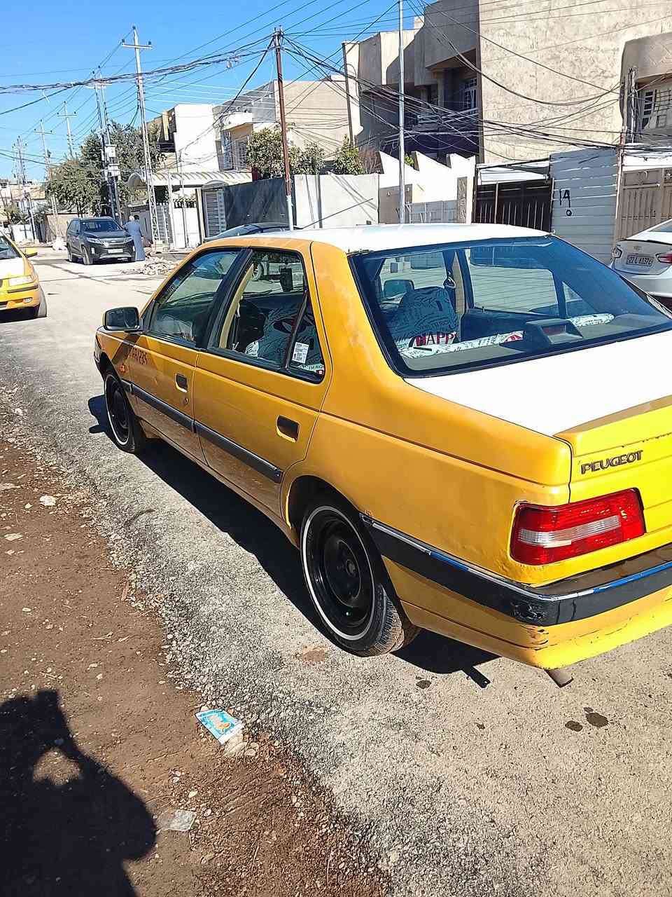 سلام عليكم ورحمه الله وبركاته بيجو للبيع موديل 2012الميس رقم بغداد إنكليزي مصفره  هيهة وغرامات مكينه كير شواصي مكفولات كهربائيات كلها شغاله دوشمه جديده صدر جديد تخم تاير جديد للتبريد ثلج تدفهة شغاله سياره خير من الله جديده كلش حلوه وكامله مناقصه شي بيه جاملغ خلفي طخه بصيطه بس هاي تفاصيل السياره فدوه لعيونك بس الشراي يتصل السعر 34 الاتصال *********** المكان بغداد تقاطع الدرويش حي التراث
