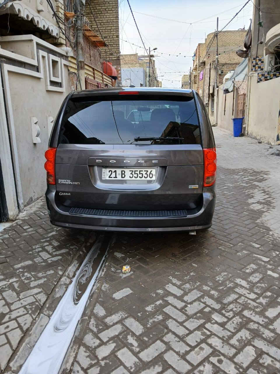 دوج كرافان موديل 2017 حادثه موضح بلصور سعره 180$ وبيها مجال بسيط للمعلومات اتصال على رقم ***********
