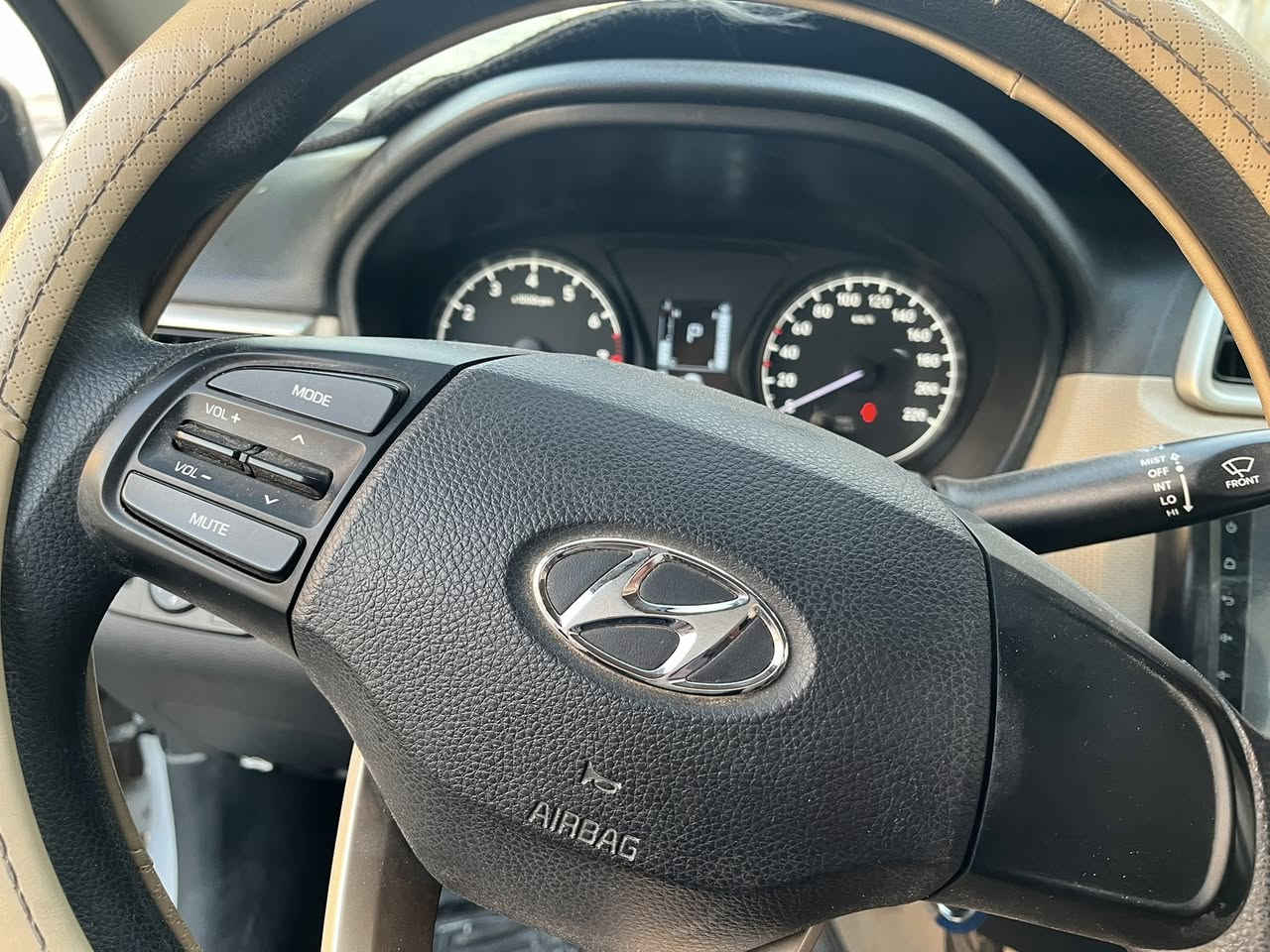 للبيع سيارة هونداي رينا موديل ٢٠٢٠ رقم انگليزي محرك ١٤٠٠ سلندر فتحة وكاميرا ماشية ٤٨ الف و ٥٥٠ كم حادثهة تعديل بالباب اليسرى ورصعة كلش صغيرة الباب الخلفية اليمنى وصبغ وتعديل بالجاملغ الأيمن وتعديل بسيط بالبنيد ورش بالبنيد على گد شبر للاستفسار الاتصال واتساب ***********
