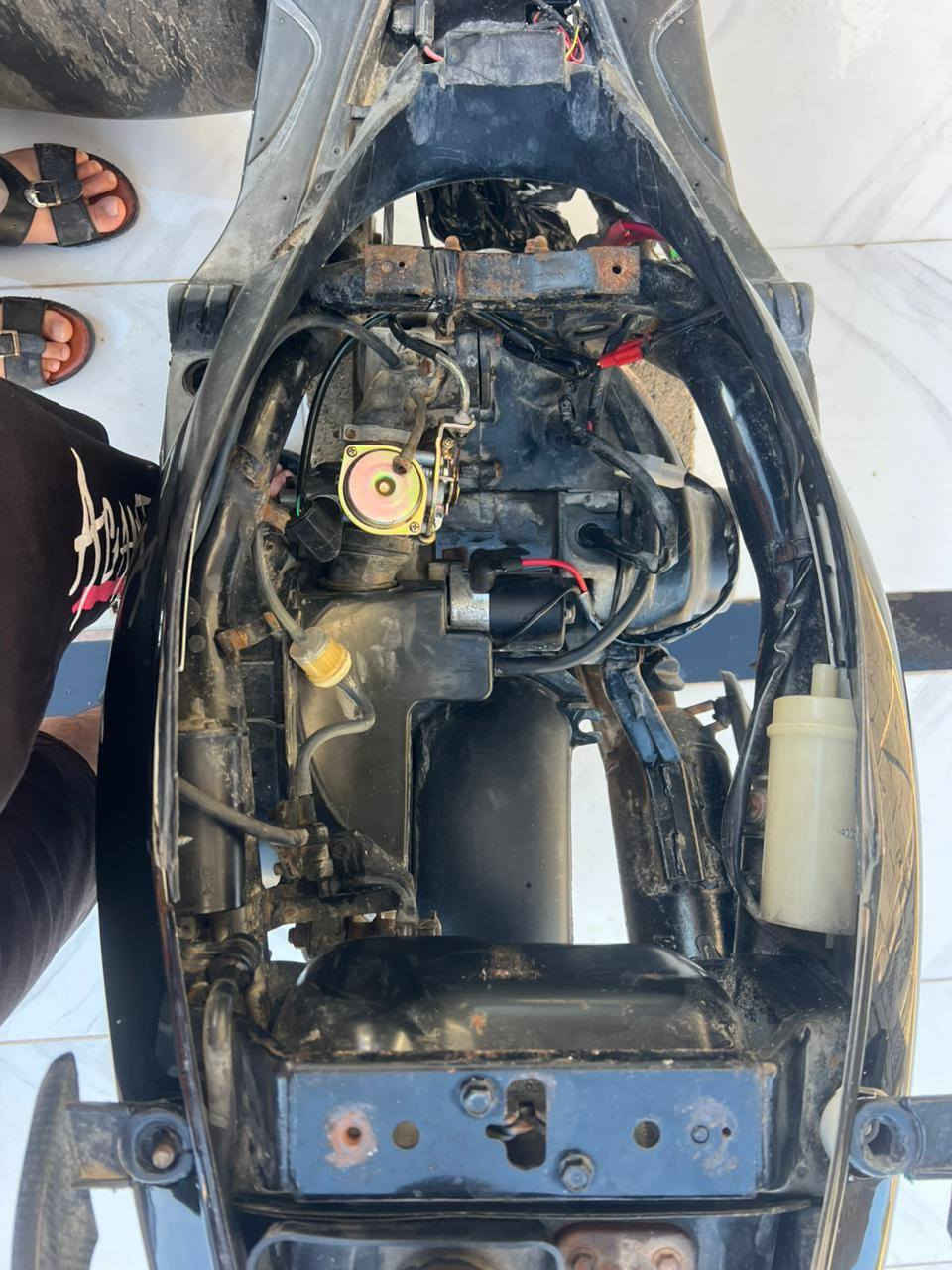 السلام عليكم اخوان
اخوان ماكس عدلة للبيع الدراجة توها معمرة 
مكينة طابوكة جديدة 49 بلادي 
بستم ولفات جدد 
كلجات امامي خلفي جديد 
باتري جديد 
ضفيرة رمبة جديدة 
كهربائيات شغالة 
ما عدا المجمع اليسرة ملغي 
ويالة رياضي جلد الحية 
كابريتر جديد اصلي 
الدراجة خير من الله بكل وكت شغالة 
السعر 600بيها مجال بيكم خير وتدللون شراي ماارجعة عنواني بصرة شط العرب ***********
