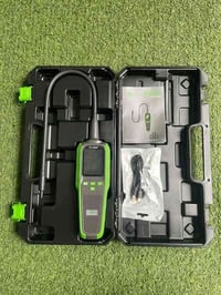 الجهاز الموجود في الصورة هو كاشف تسرب غاز التبريد Super Stars ST-382P....