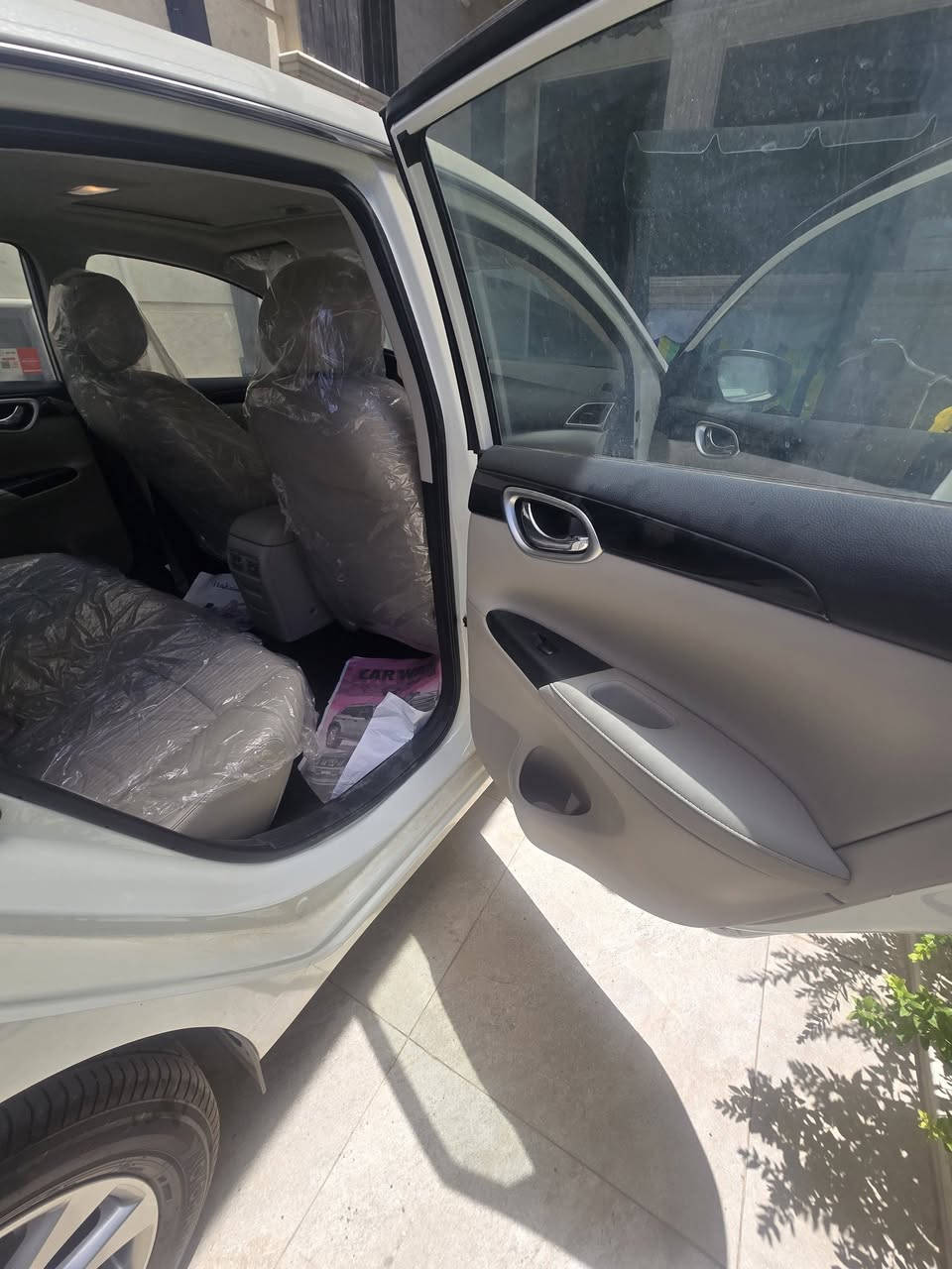 للبيع نيسان سنتره ٢٠٢٥ زيرو من الشركه ماماشيه فتحه فول موصفات شركه السور الدواخل بيجي والشاشه كبيره منفصله عن الدشبول التواصل *********** نازله عن السوك محتاج كولش
