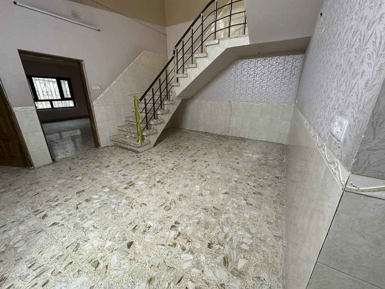 ______ أستقبال للعقارات ______
دار للبيع متكون من طابقين بناء حديث 
العنوان / طريق بغداد / خلف دائرة الصحة 
المساحة / 270 متر الواجهه 10 
عنوان المكتب / شارع المحافظة القديمة / قرب مطعم فيغاس 
للاستفسار / ***********
