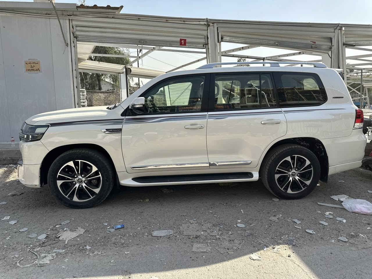 � للبيع لاندكروز GXR موديل 2020، شركات
المكينة 🔥 6 سلندر (4.0 لتر)
جير أوتوماتيك ⚙️
دفع رباعي (4×4) 💪
اللون الخارجي 🤍 أبيض لؤلؤي
الداخلية 🤎 جوزي فخم ونظيف

💺 المواصفات:
شاشة + كاميرا📸
فتحة سقف ☀️
تبريد امامي وخلفي منفصل🧊🔥
حساسات أمامي وخلفي ⚠️
دخول ذكي + تشغيل بصمة+تشغيل عن بعد 🔘
جنوط وكالة 18 إنج 🛞
نظام مانع انزلاق + دفلوك ⚙️

🚗 السيارة نظيفة كلش،، صيانة دورية، استعمال راقي.
السيارة ماشية(73495km) 

💰 السعر: (55000$)
📍 الموقع: (بغداد مدينة الصدر)
📞 للتواصل: (***********)
