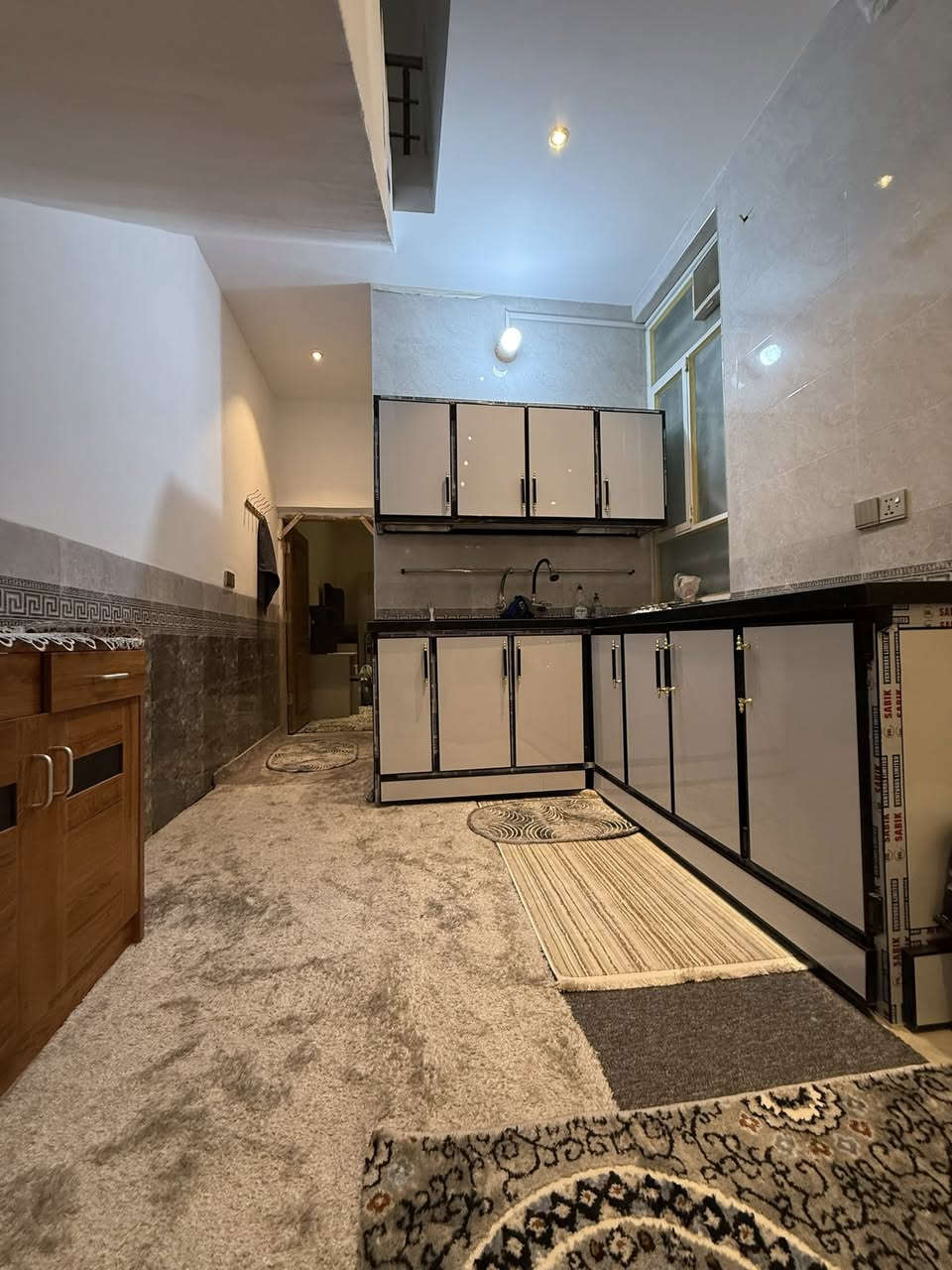 سلام عليكم
دار ١٠٠ متر واجه (5) نزال (20) طابق ونص يحتوي حمامات + صحيات عدد (2) + طارمه + صاله + مطبخ مفتوح ع الصاله + منور + غرفتين عدد (2) 
العنوان كربلاء حي الروضتين الشارع الجديد 

للأستفسار او واتساب 
***********
