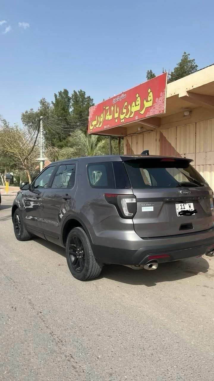 فورد اكسبلورر بوليسي 4WD - بيع فقط مستعجل 🚨
الموديل: 2017
اللون: رمادي
الممشى: [80 الف] ميل
المحرك: 3700 (V6)
الضرر: جاملغ الايمن ، وربع البنيد راجعات على البارد، وباب السائق قطعة منه على البارد (بدون صبغ).
السيارة رقم بغداد باسمي، والتحويل ثاني يوم.
السيارة جاهزة من كلشي، مسويلها إدامة وما تحتاج أي مصروف.
المواصفات:
 دفع رباعي 4x4 (AWD)
 كير 6 نمر
 كراسي أمامية كهربائية / خلفية جلد
 تبريد خلفي
 نقطة عمياء + كاميرا خلفية
 بلاجيكتور + كشافات
 تحديد سرعة (Cruise Control)
 دبل صالنصة
 عدد المقاعد: 5 راكبين
السعر: 138 وبيه مجال كربلاء, العراق


**إذا كنت صاحب هذا الإعلان وتريد حذفه لأي سبب، رجاءا أرسل رسالة إلى الدعم الفني**