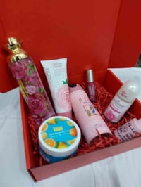 🎁✨ عروض رأس السنة بلّشت… ومحل حجابات وكوزمتك الهادي 2  جابلكم أحلى باك...