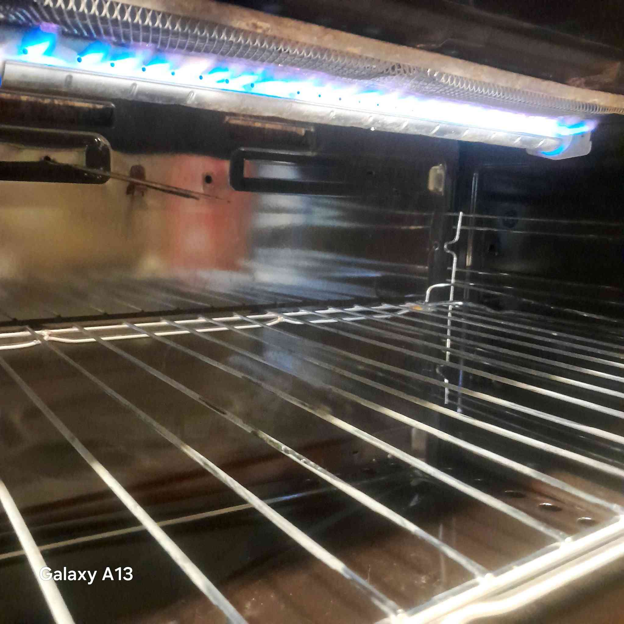 يالله طباخ كريازي استيل باب اول كوله شغال وعلى الفحص اذا عندك طباخ قديم اراوسك مع الفرق العنوان حي النداء شارع المكاتب وتساب مازنجر موجود ***********
