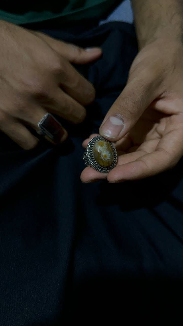 السلام عليكم ورحمة الله وبركاته خاتم سليماني عينين صياغه يدويه كلش حلوه سعره 65 الف الرقم للتواصل *********** مكاني بغداد الشعلة🪬🕊️.
