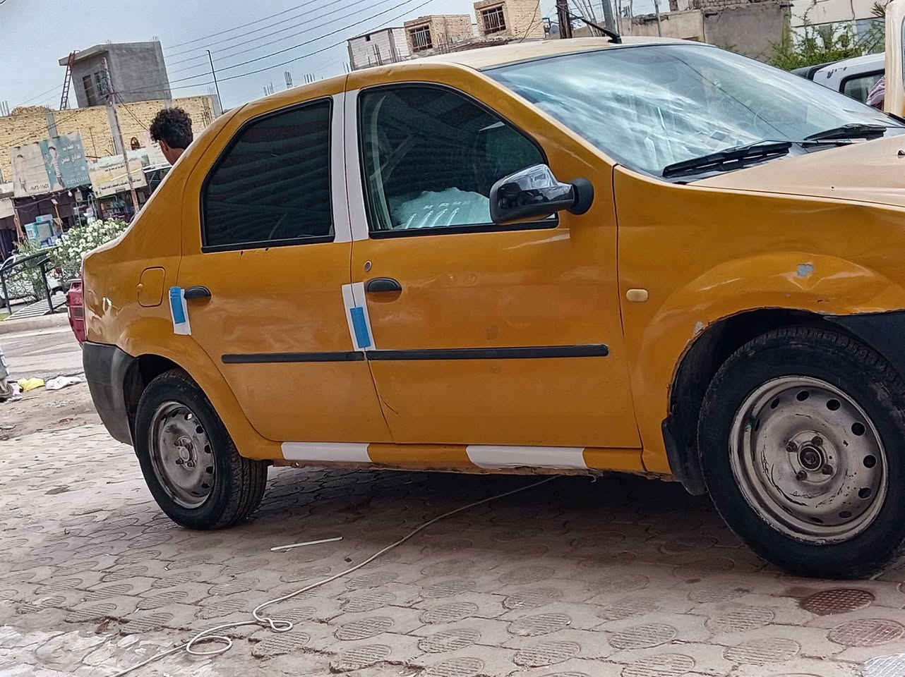 سلام عليكم سياره رينو مديل 9مشروع وطني امصفره هية أو غرامات أو شراي يتصل عله هاذة رقم ***********
