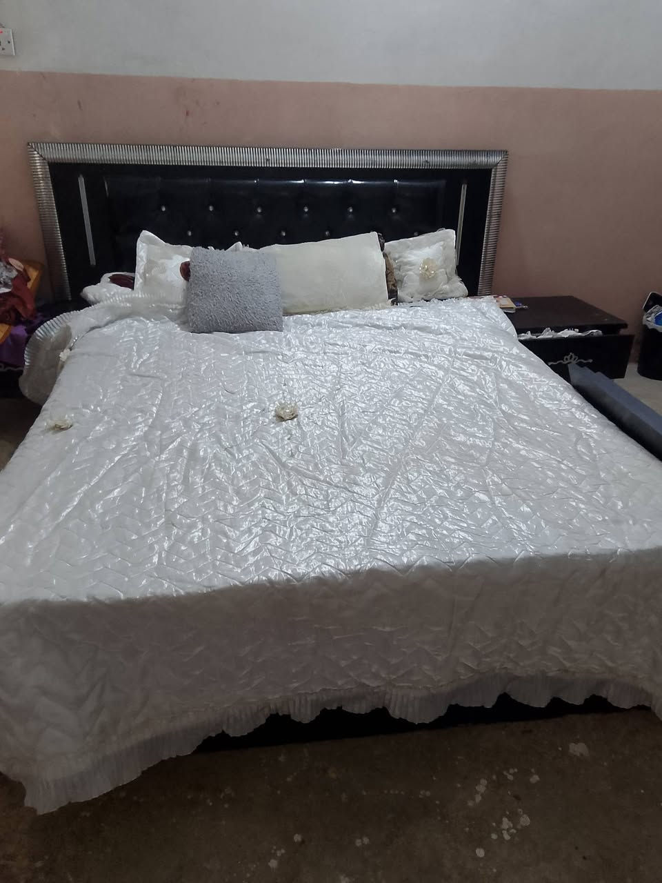 غرفة تركية للبيع حي الانتصار الاستفسار على السعر***********
