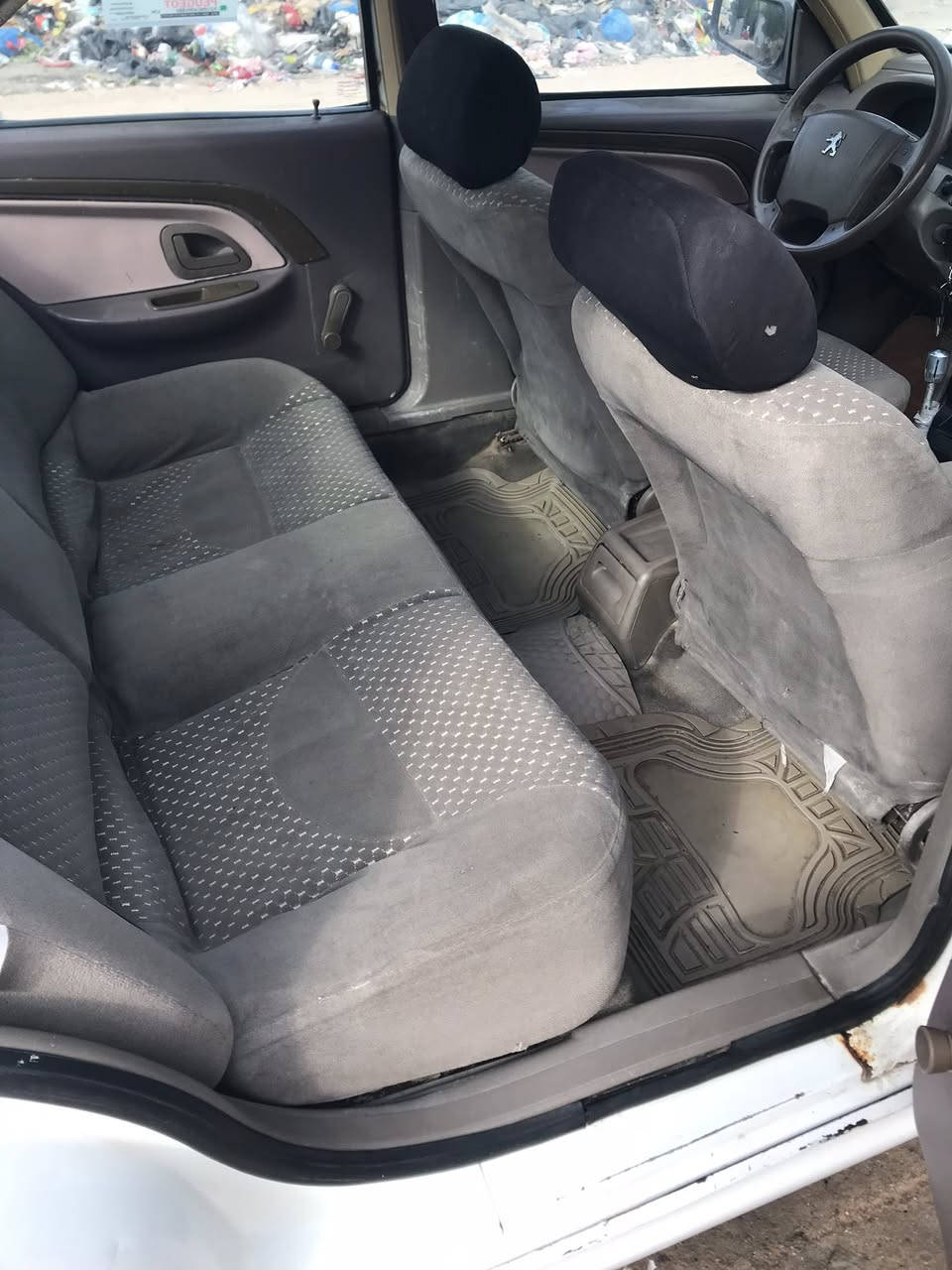 سلام عليكم بيجو 405 موديل 2014 للبيع مكينه كير حداديه كهربائيات شغاله حداديه تبريد ثلج رقم بصره السعر ب 30 وبيهه مجال بصره كرمه علي ***********
