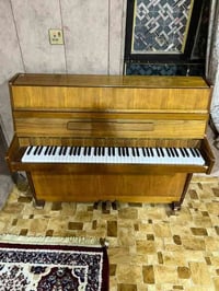 بيانو كوري موديل قديم انتيكه كامل كل نقص مابي بلادي  سعر مناسب جدا 077...