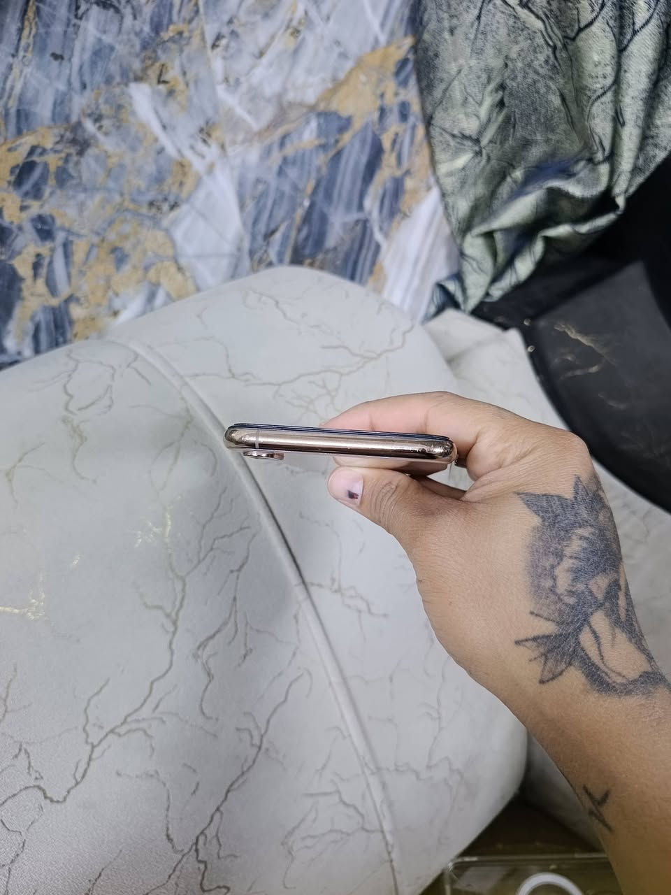 سلام عليكم عندي جهاز  للبيع ايفون اكس ماكس ذاكرته 256جهاز نظيف بطاريه 77جهاز نظيف وعل فحص فقط بي فطر بل ظهر سعر جهاز 160قفل عنوان بغداد الحريه الثانيه للا ستفسار ***********واتساب أو خاص
