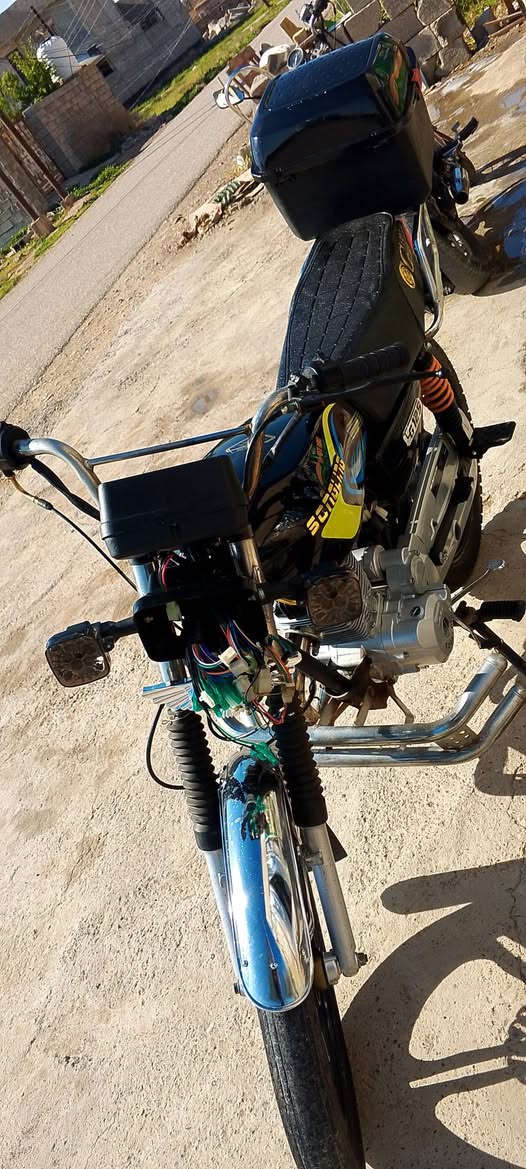 السلام عليكم دراجه سونك 2023وراق كامله عنون ديالى السعر 400ضفيره جديده بس ربط كلوب يحتاج***********
