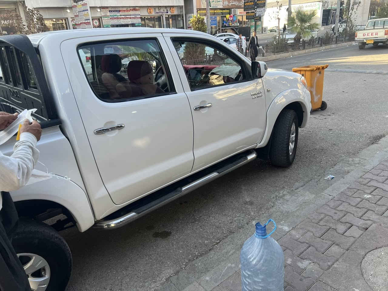 سلاوى خواتان ليبيت
تويوتا مه رزيه مؤديل 2008 ي سعودي ده ره جه يه ك 

بتل و لايت كاره باي و بؤنيت گلؤب سوكان چوار په ره 

سه ياره كه قرچيكى بچوكى هه يه چاملغيكى گؤراوه به  بيلاد  

گيرو مه كينه و عه كسل به شه رت 

 هه ر چوار تايه ى لؤكى بؤبه ستراوه مانگيكه 

ويل كرؤمه  

شاشه ئايپاته و ناو فؤرميكايه 

تاقم پيشى تازه داگيراوه   

سه ياره كه ماشاالله زؤر جايزه و مالي دؤسته 

سه نه وى تاكوو 2028 تازه يه   

سعرى 165 گلاو معامه له 

له چه مچه ماله 

***********
