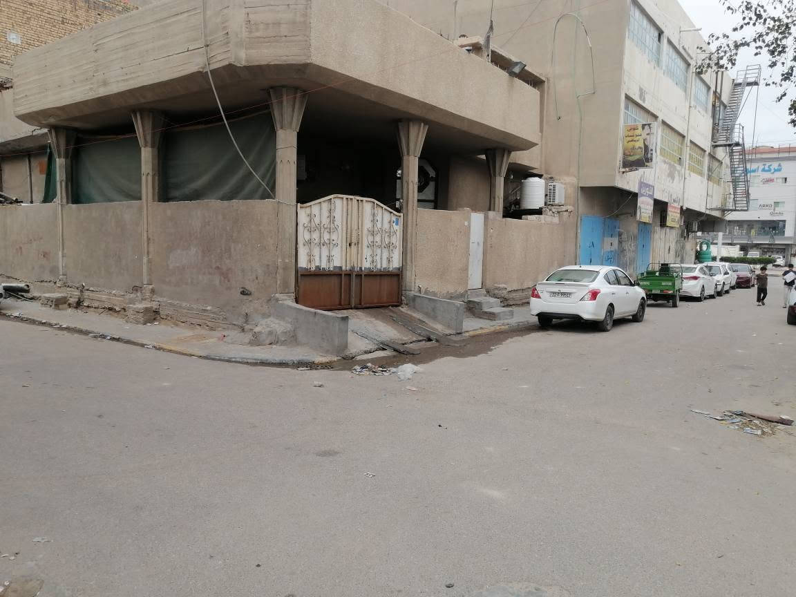 دار للبيع دور الضباط شارع تجاري يعتبر البيت تجاري وقريب لشارع تجاري كلش مساحت البيت 220متر طابقين البيت جاهز للسكن ونضيف كلش كلش للاتصال *********** البصرة, العراق
