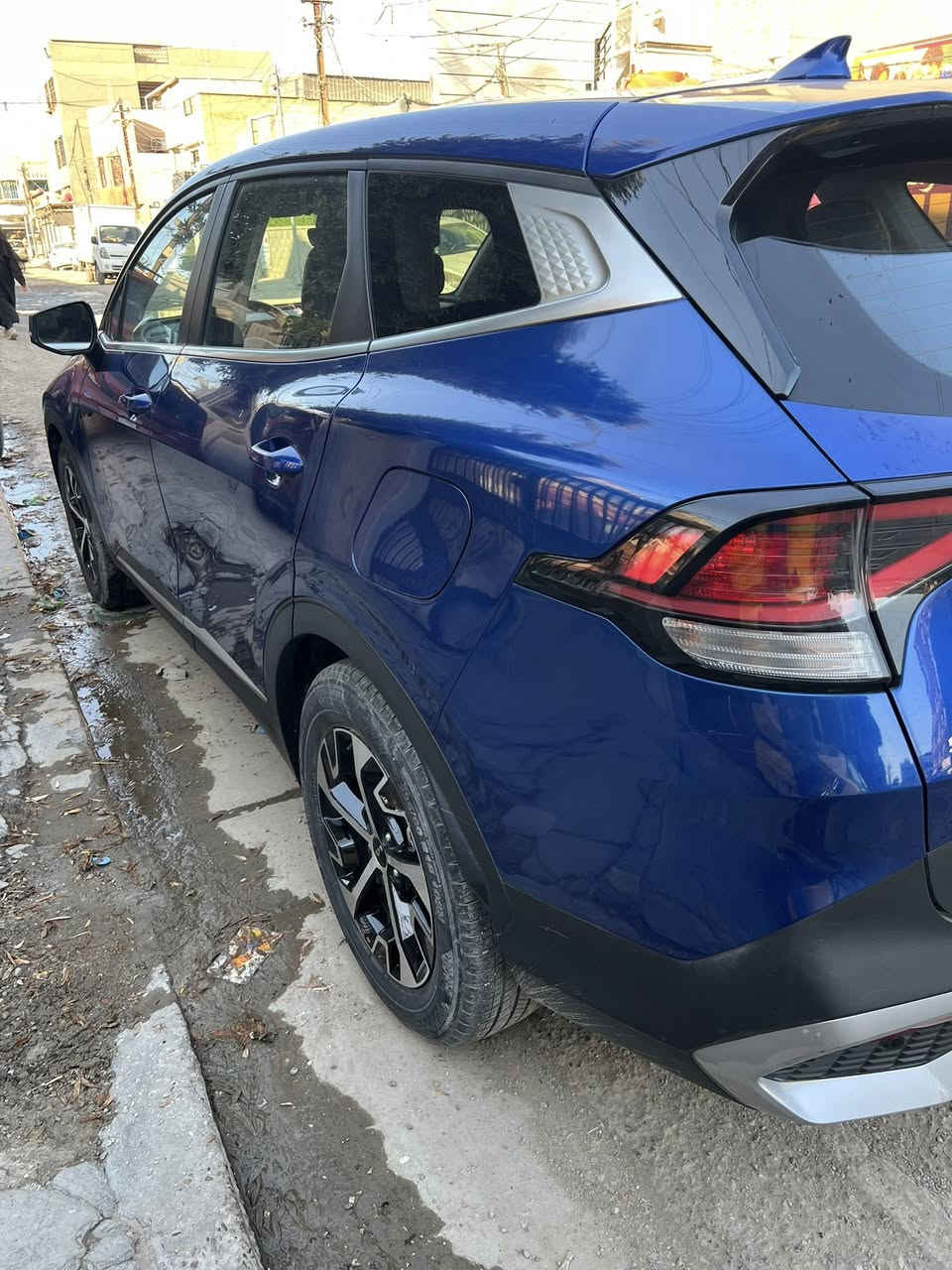 KIA Sportage EX 2023 
سبورتج  الطويل  فول عدا  البانوراما  
‎لون ازرق (بحري) 
ماشية 43الف 
مرقم بغداد باسمي رقم الجديد
السيارة بيها البنيد تبديل بدون ايرباك بقية السيارة مكفولة من كلشي 
المواصفات/
‎🔵 محرك 2500 
‎🔵 كير 8 نمر 
‎🔵 بصمة تشغيل - ابواب - صندوك - تشغيل عن بعد
‎🔵 شاشة كبيرة على طول  الدشبول تدعم car play
‎🔵 كيجات الكترونية متغيرة حسب الوضعيات
‎🔵 انظمة القيادة : سبورت - سمارت - نورمال
‎🔵 كشنات جلد لون اسود 
‎🔵 كرسي كهرباء 
‎🔵 اضواء ترحيب عند الاقتراب مع ترحيب داخلي 
‎🔵 شحن وايرليس
‎🔵 منافذ تايب سي عدد 3 مع 2 في الكشنات ومنفذ يو اس بي 
‎🔵 هاند بريك بصمة
‎🔵 اوتو هولد
‎🔵 نقطة عمياء 
‎🔵 رادار امامي،جانبي،خلفي +حساسات خلفية
‎🔵 تحديد مسار ذكي
‎🔵 قيادة ألية ذكية
‎🔵 كروز سرعة
‎🔵 كشنات تدفئة 
‎🔵 شاشة لمس متغيرة لتحكم الميديا او لتبريد
‎🔵 فول تحكم ستيرن
‎🔵 تبريد قطعتين
السعر 185 ورقة ومجالها بسيط 
للاستفسار /***********
