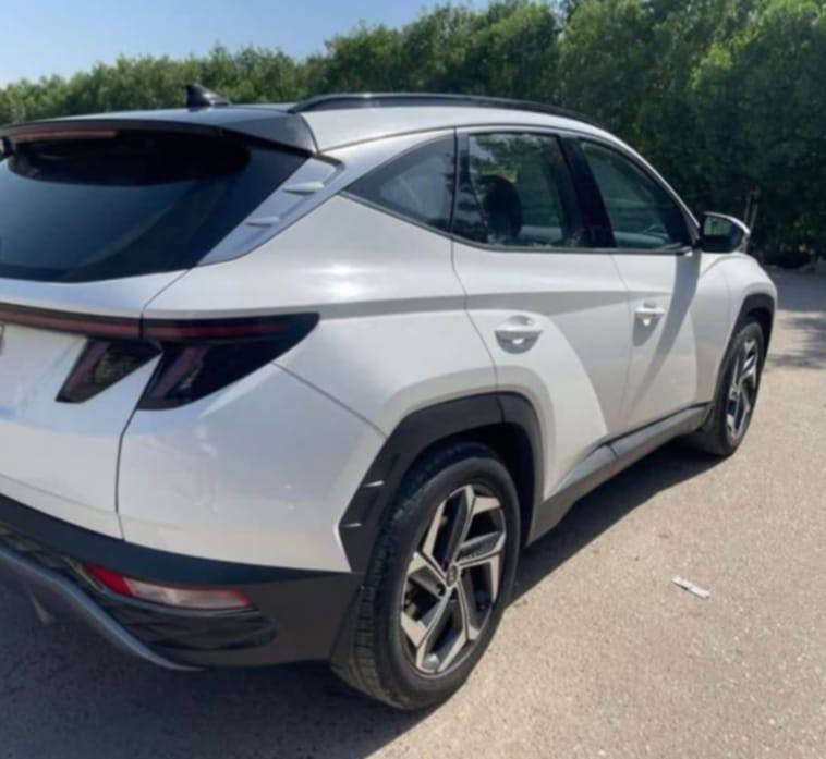 توسان للبيع خليجي رقم بصره بسمي مكفوله كفاله عامه مديل 24 مكان البصره السعر 230 وبيها مجال جدا قليل  ماشيه33 مكلف بالنشر رقم صاحب السياره ***********
