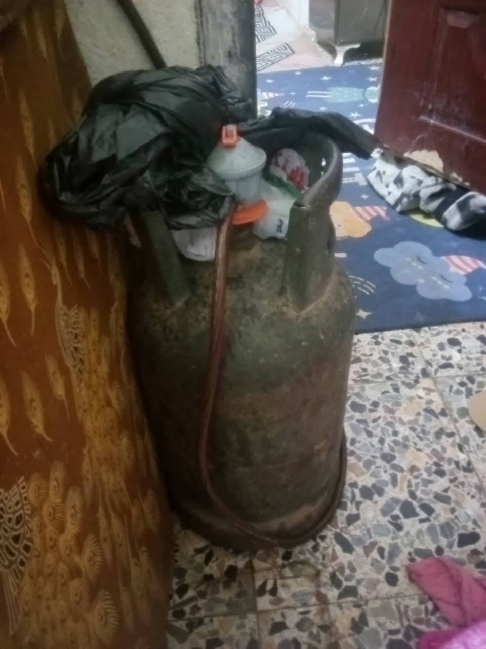 اخوان غراض بيت البيع كيزر جديد دبت غاز هيتر صوبة اوفن ميز طعام وين شراي العنوان جسر  رقم الهاتف *********** بيعهن كلهن
