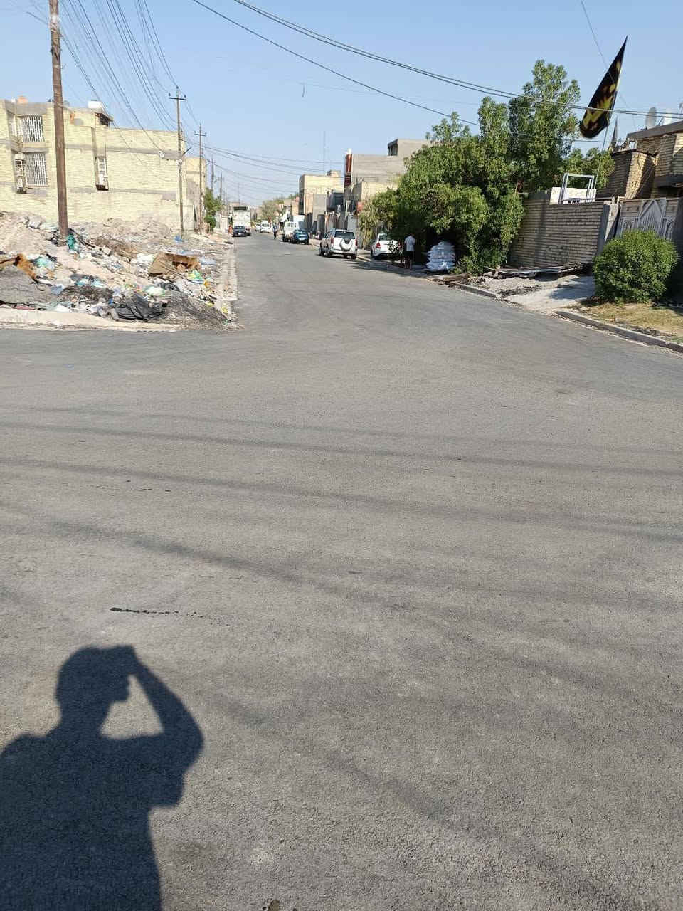 السلام عليكم دار للبيع او امراوس حسب القناعة المساحة ١٠٨ (دار بيه قيناص) زراعي بناء درجة اولى قاط واحد فقط استارة وبيتونه صب رفت عالي عن الشارع متكون من  غرفة نوم صاله استقبال حمام خارجي وداخلي منور عدد ٢ كراج فول خدمات مي مجاري كهرباء رصيف تبليط شارع عريض مكان بلديات خلف الصحفيين شارع حسينية ام البنين ع قرب مضيف السواعد .. اتصال ***********
