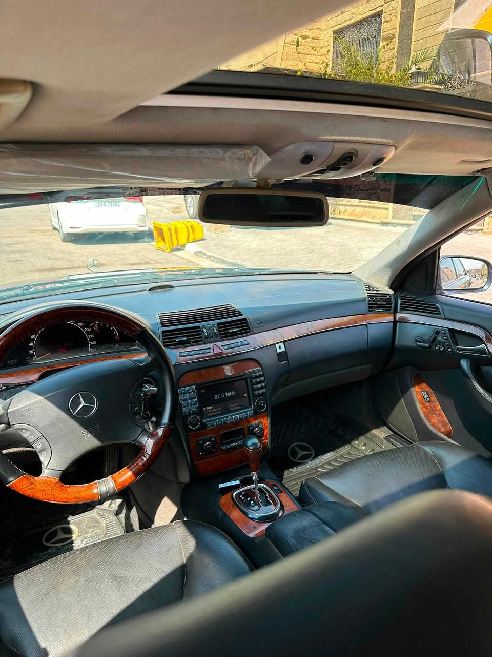 S350 موديل 2003 وارد يابان
السعر  118 
كفاله عامه  فقط صبغ قطعتين اثر بطش
اللون نيلي او ازرق غير محدد
مواصفاتها 
تدفئة + تبريد كشنات 
حساسات امامي خلفي 
كشنات جلد اسود مع حركات متعدده 
مري شفط 
كشنات خزن ثلاث وضعيات 
مانع انزلاق
نظام ABS فعال 100‎%‎
برشوت داخل الكشن الخلفي ومن النوادر اجه بالغواص
السيارة جوبلس بلادي تصعد وتنزل 
عدسات امامية متحركة صعوداً ونزولاً ومع الستيرن
منظومة زينون مضافه الها 
غرفتها بلاديه نضافتها 95‎%‎ 
محرك V6 كفاله
گير كفاله 
تخم تاير جديد قبل شهر
حداديه جديده قبل شهر بدلتها من مركز مرسدس بنز 
كل كهربائياتها شغاله وبلاد بدون اي جطل
رقم بغداد سنويه جديده
مكاني بصره 
***********
