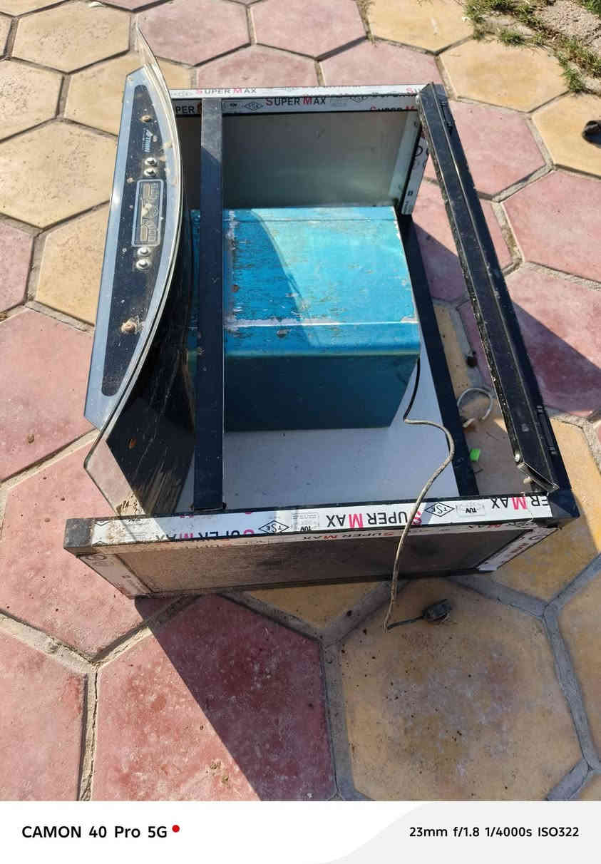 سلام عليكم مفرغه للبيع قيم وخذ متروكه من زمان نضيفه هيه وجديده  مفرغه جداريه ***********
