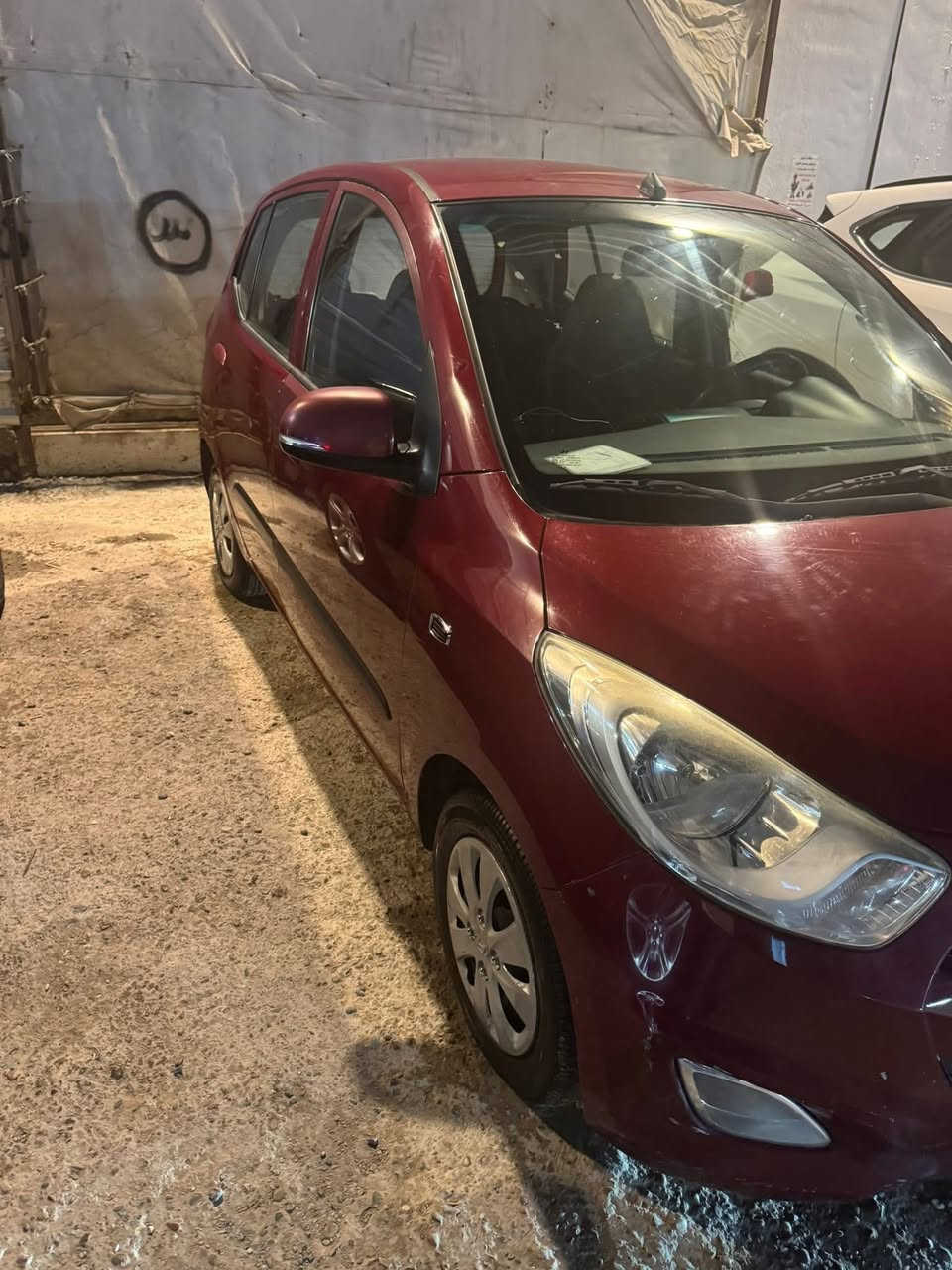 تحية طيبة 
سيارة هونداي i 10 ( 2015)   
السياره بيه باب  مبدله صف سايق واالباب الخلفيه معدله 
اي ستفسار اني حاضر السياره مكانه الاعظمية 
بسعر 86 ورقه
 ***********
