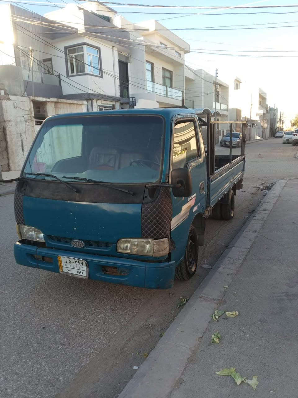 کیای فۆنتیرا مۆدیل 1998کەلەکەی قەلابە هەلەدریتەوە بۆدیکەی ٣مەترو ٢٠ سانتیمە رەقەم کەرکوکە تەحویل بەشەرت بەس سەنەوی بەسەر چوە سەیارەکە بی عەیبە سعری 45 گەلاو مەعامەلەیە لە سلیمانیە سەیارەکە *********** السليمانية, العراق
