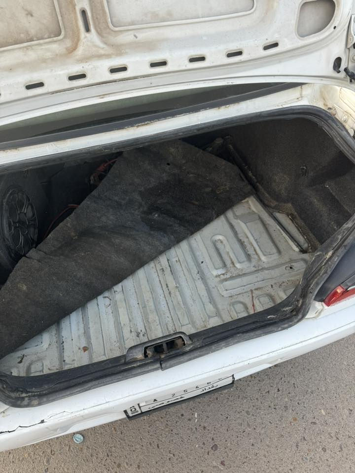 ٣٠٦. للبيع 
موديل ٢٠٠٢. بغداد
بنيد مبدل فقط +مكانات بارد 
السعر. ٤٠

***********
