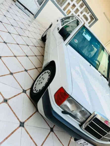 السلام عليكم
للبيع مرسيدس طيارين 190E موديل 1991 وارد يابان لون ابيض فول مواصفات جام كهرباء ايرباك ستيرن دوسات نيكل غرفه السياره جدا نضيفه وبلاديه محرك وكير ونجي تحوير مضبوط تبريد ثلج سبير شركه عده اسعافات رقم اربيل 
السياره سيرفس كامل وكلشي بيها شغال وجديد 
مكان السياره بغداد ... زيونه
السعر 63  $
للاستفسار ***********
