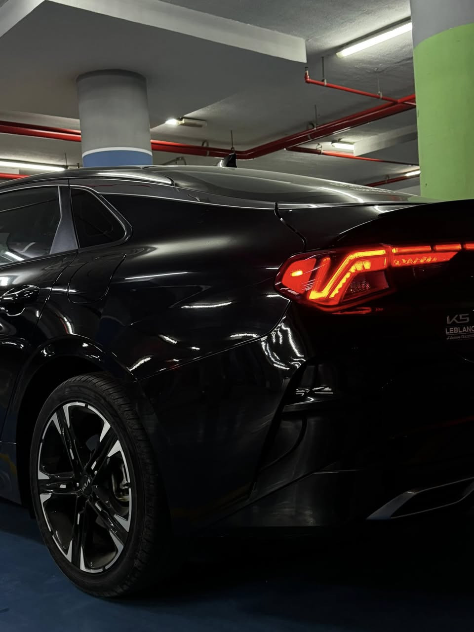 السلام عليكم k5 
2023 Gt line 
فول ماعده البانوراما
داخل احمر شاشه جبيره ستيرن d كشن كهرباء رادارات كلشي فول بيها ويل gt line 
السياره ماشيه ٣٥m 
حادث السياره تخريب طلقات من امريكا طلقتين بلجاملغ الخلفي منافذات ولا طلقه نافذه للداخل معمر علكدها 
وطلقه بلصندوق هم منافذه وصبغ علكدها يعني حالها حال تكحيل 
ووحده بلباب فقط السياره باقي اجزاءها كفاله عامه بلاديه سونارها موجود مال مندلاوي مكان السياره بغداد السعر خاص  
وهذا رقم الشاصي  مرفق بلصور 
المكان بغداد 
***********
