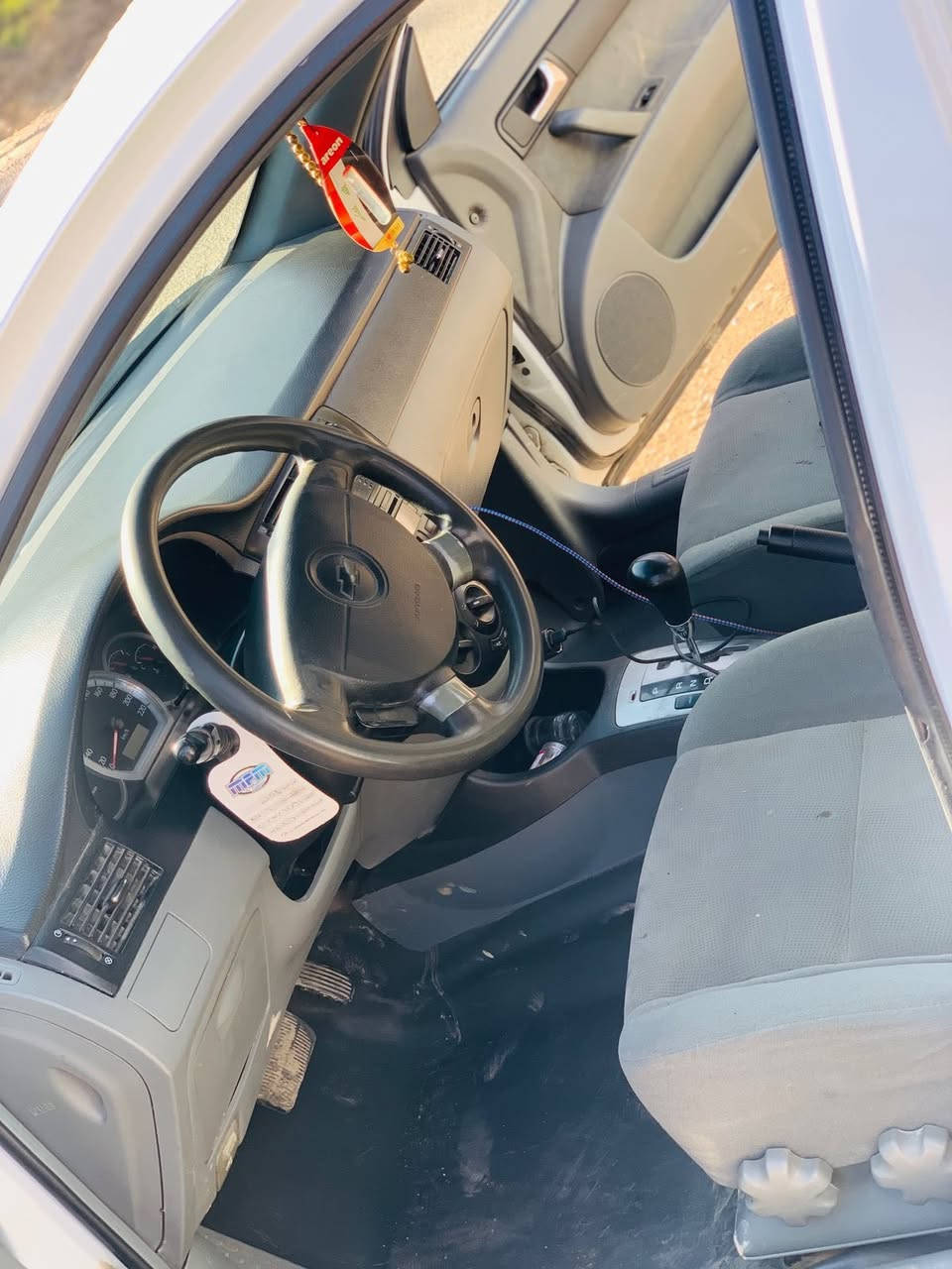 السلام عليكم 
ًاوبتره 2011
سياره بيه 3قطع صبغ بدون دواخل 
مكينه تجفيت جديد بعدهي عل سحك
تخم تاير 
كهربائيات جاهزه 
صدر جديد 
رقم الهاتف ***********بي واتساب 
السعر 77 وبيه مجال
