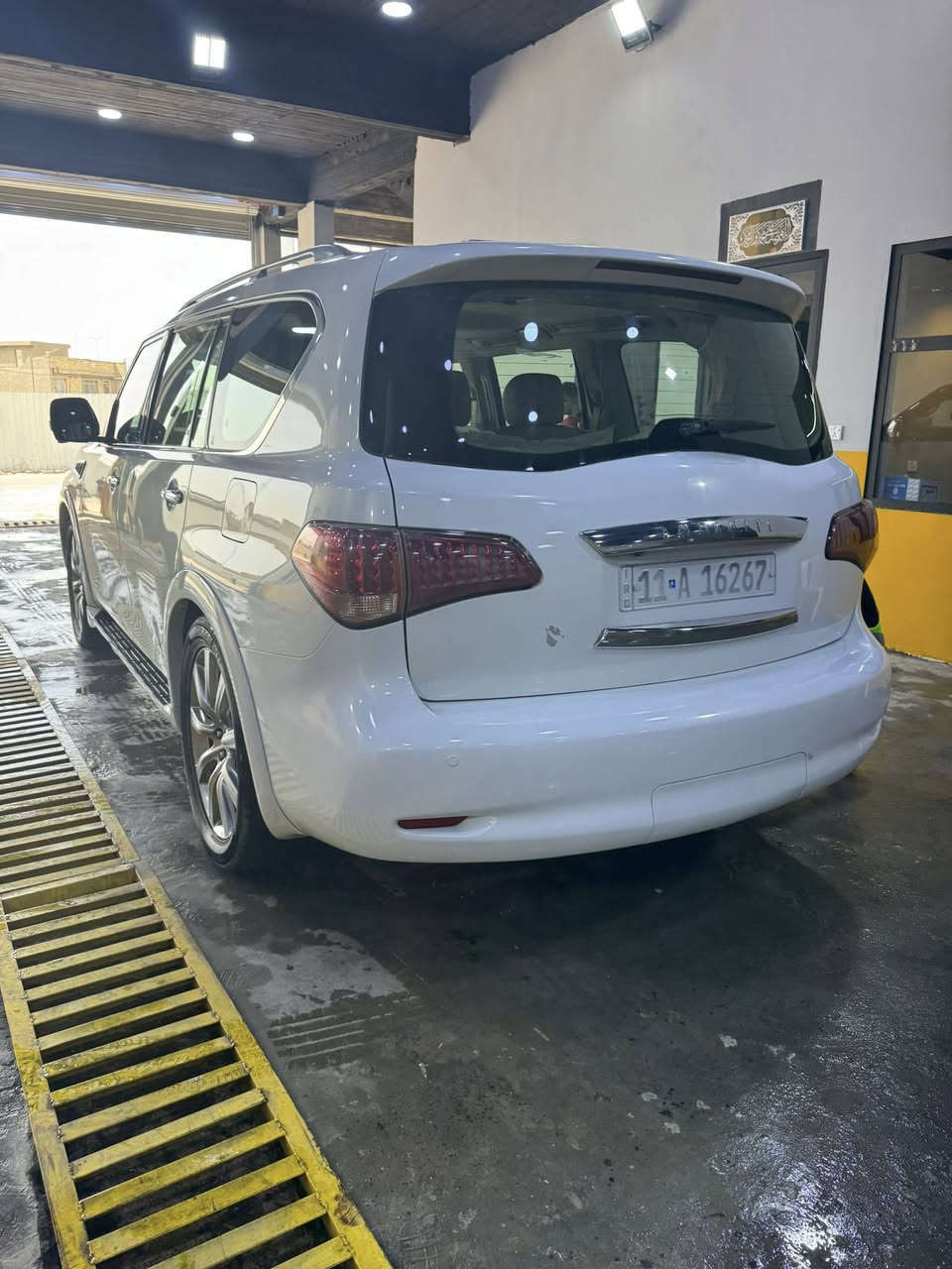 السلام عليكم انفنتيqx56 موديل2011خليجي مكفوله سياره ماعدا صبغ عام اثر تقشير صبغ رقم بغداد مكانها بغداد ترهم مراوس السعر 160وبيها مجال للتواصل واتساب ***********
