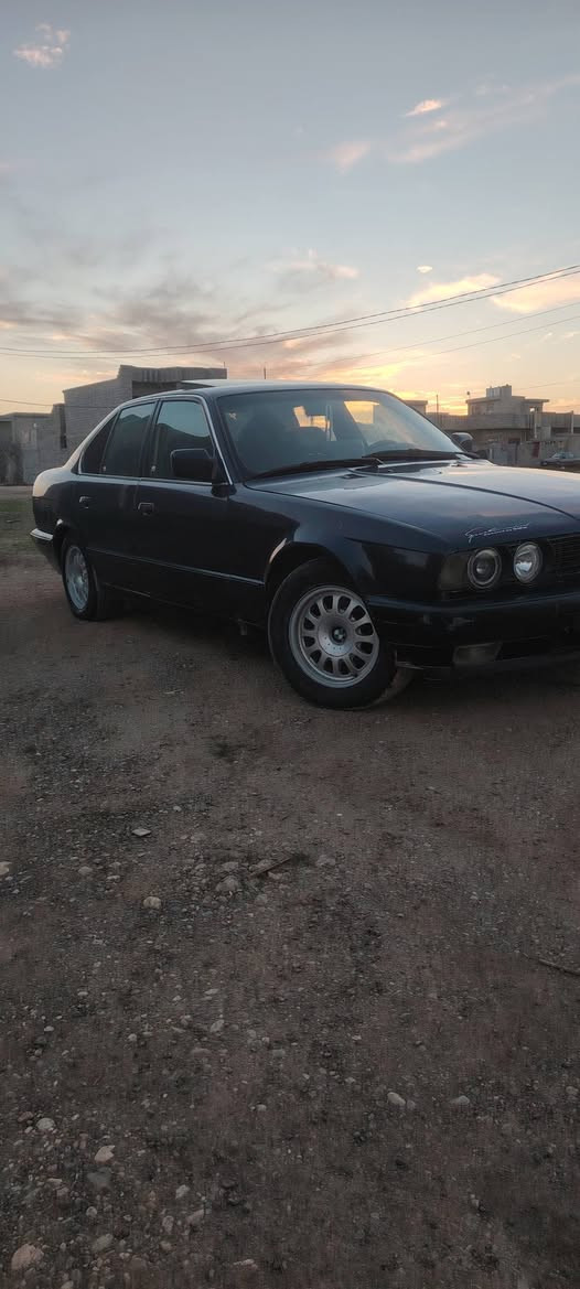 السلام عليكم BMW 520 كير ومحرك شرط بدون صبغ بيها بس جاملغ الامامي امبدل موديل 1991 شرط التحويل تبريد ثلج السعر 55 وبيها مجال.  ***********
