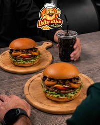 🍔🔥 بركر شيف بطاطا… الطعم اللي مايتفوّت 😋 لحم مشوي، جبن سايح، وخبزة طري...