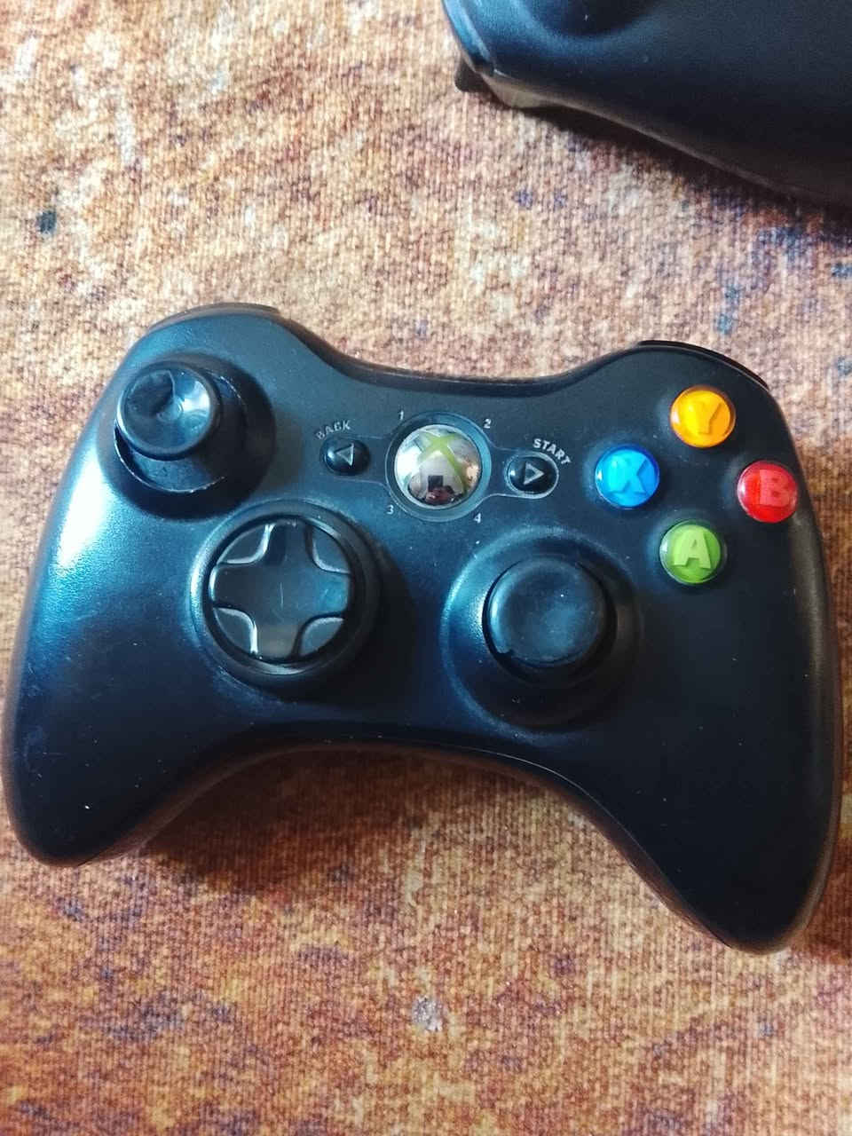 جوستكات اكس بوكس 360 وايرلس شغال واحد والجوستك الثاني الكير يشكل سعر الجوستكات 15 قفل 
وهارد 320 كيكا مع العاب بلي 4 للبلي 4 المهكر السعر 15 قفل 
مكاني بغداد بياع حي الاعلام رقمي واتساب 
*********** بغداد, العراق
