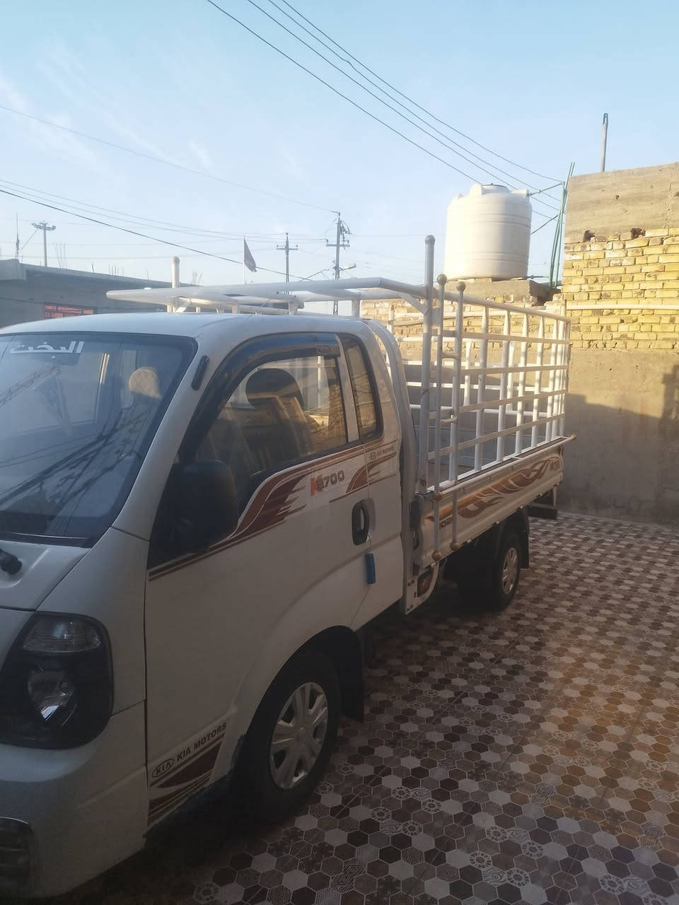 السلام عليكم للبيع كيا 2014 رقم بابل تحويل مباشر باسمي السيارة شاصي مكفول رقم شاصي واضح سياره مكفول وجاهزه مكينه 2700 مكينه كير حداديه تايرات خير من الله برغي ماعايزه سياره جاهزه على 24حبايه كبل للشغل ترايه يخبل سياره احله من الصور ملاحضه (المحجر ويا السيارة ) السعر 105وبيها مجال 
 مكاني بابل مركز المدينة
***********
***********
