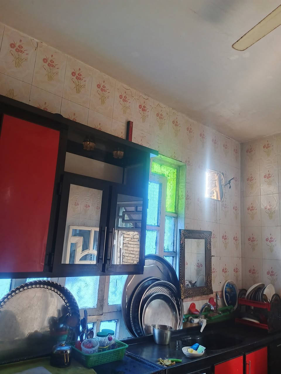 للبيع بيت دبل فاليون مرتب طابقين المساحه 150متر ركن طابو صرف قريب عن الشارع العام مدخل النجف الاشرف مسافه 100متر وقريب على مسجد الكوفه المعظم حوالي 300متر يحتوي الطابق الارضي على 3غرف نوم واستقبال وصاله ومطبخ كبير وحمام وتواليت سيراميك البيت نظيف جدا الاستفسار الاتصال على الرقم ***********
