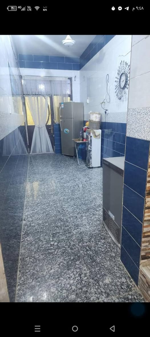 السلام عليكم. دار  طابو صرف طابقين للبيع في منطقة ضباط البلديات قرب الصحفيين مقابل مدرسة زين القوس مساحة 150 واجهة 6 نزال 25 سنة البناء حديث  مسلح يحتوي على أربع غرف نوم  3 كبار وحده صغيرة صحيات بالطابقين مع استقبال 7 متر وگراج عرض الفرع 12 متر  تقريبا السعر 280  وبيه مجال قليل.  ***********  متوفر واتساب.
