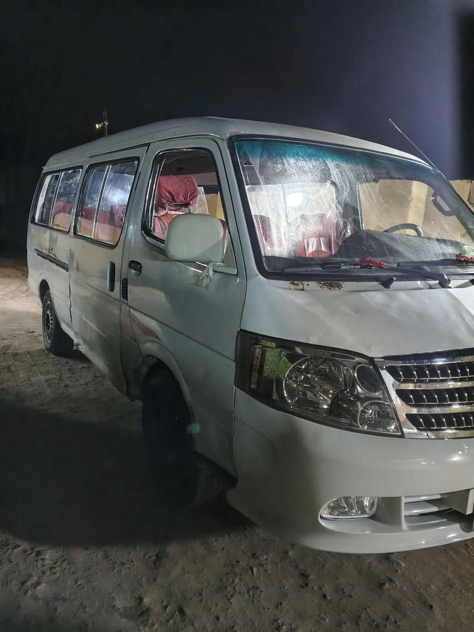 سلام عليكم فتون البيع 2009 محرك بيخر اكسن نضيف كير بس 3 ما يجي تاير نضيف صدرها حلو دوشمه نضيفه كهربائيّة كلها شغال من بجم الجنطه مشط ستير شغل راعي موجود مستمكات موجوده سنويه عظم عاج ساقطه سنتين يحول مباشر  وصل خط موجود خطها شعله كاظميه مشروع غرمه مرور ما اعرف شكد عليه بيع هيج تعهد بس تحويل رقم شاصي نازل شعار بل تكمه السعر 23بيه مجال الشراي ***********// مكاني بغداد شعله
