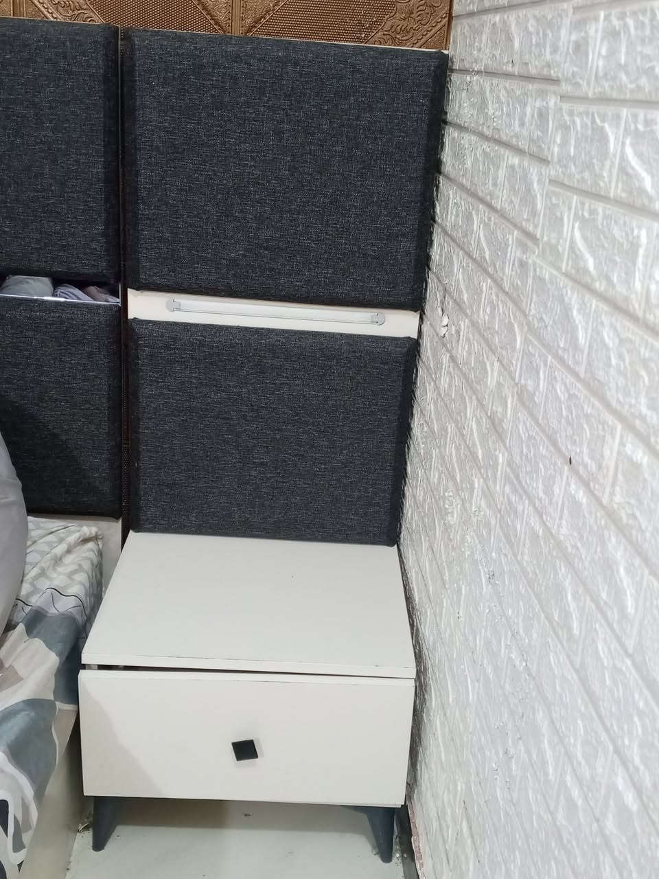 غرفة نوم تركية نظافتها 85% تسع قطع الكنتور 6 بيبان اخت الجديده
اريدها بـ 700 

والكرسي اريدا بـ 40 
والصوبة 40 
ودوشك الجرباية اريدا بـ 70 كلش خوش دوشك


**إذا كنت صاحب هذا الإعلان وتريد حذفه لأي سبب، رجاءا أرسل رسالة إلى الدعم الفني**